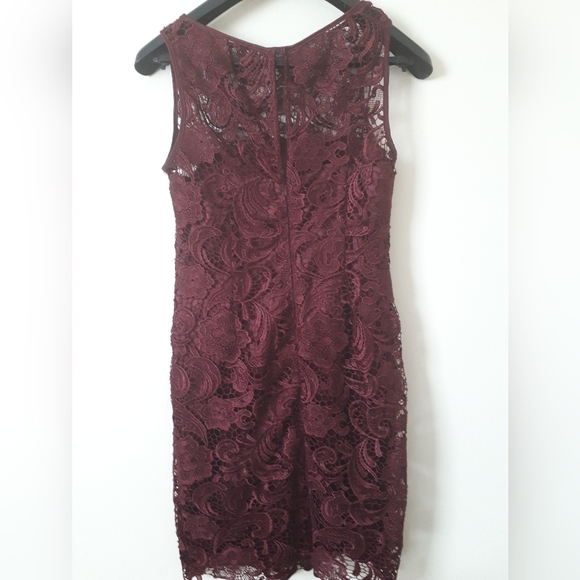 Adrianna Papell Lace Dress. Size 4. Burgundy. - Picture 4 of 6